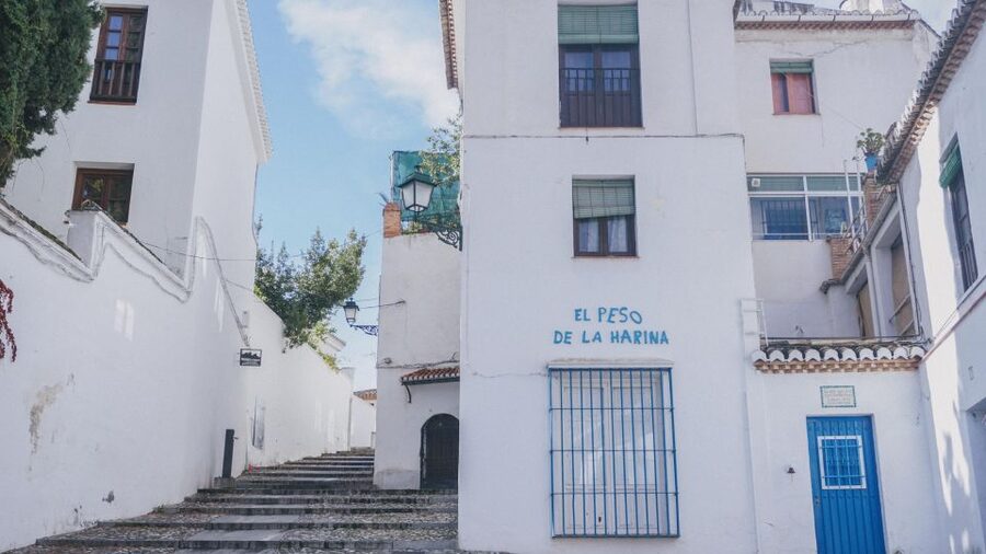 Granada: Albaicín, Sacromonte & Museum of Caves Walking Tour - Walking conditions, meeting point, and timing