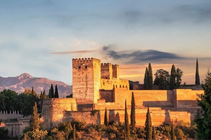Granada: Albayzin and Sacromonte Walking Tour - Why this walk matters in Granada