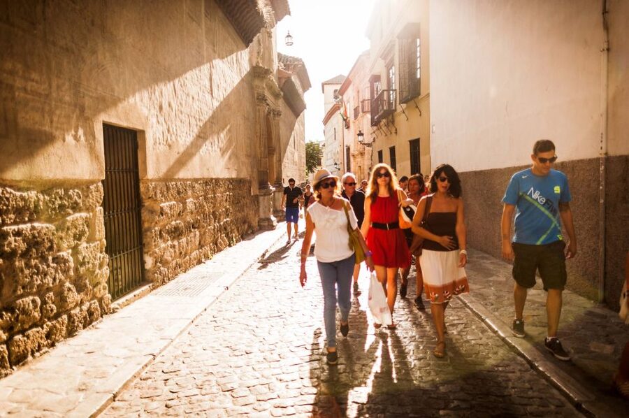 Granada: Albayzin and Sacromonte Walking Tour - Reaching Sacromonte and its cave homes