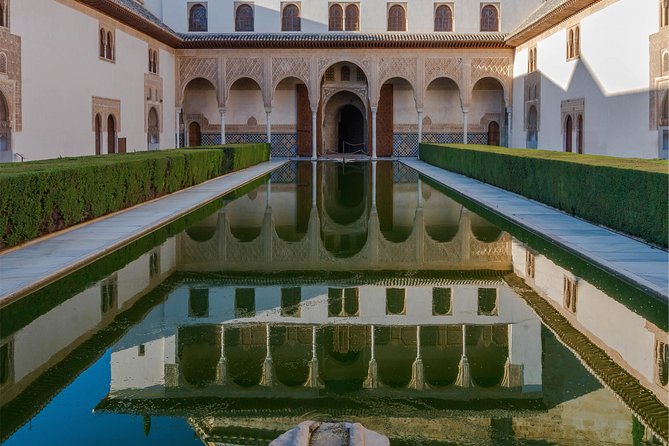 Granada: Alhambra, Albaicin and Sacromonte Guided Tour - What to expect in Sacromonte