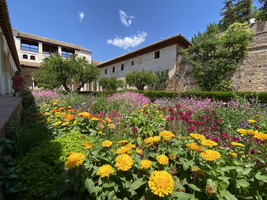 Granada: Alhambra, Alcazaba, and Generalife Private Tour - Why a guide helps at the Alhambra