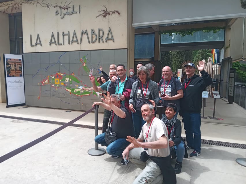 Granada: Alhambra, Alcazaba, and Nasrid Palaces Tour - The old Medina and Charles V’s Renaissance palace