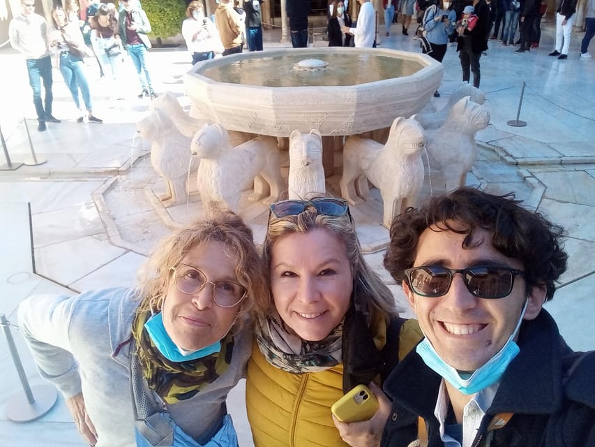 Granada: Alhambra, Alcazaba, and Nasrid Palaces Tour - Italian guides and the tone of the visit