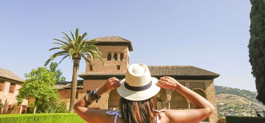 Granada Alhambra and Generalife Gardens Experience Tour - Who should book this experience?