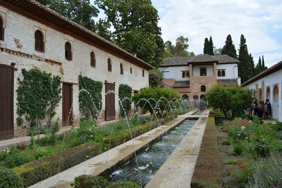 Granada: Alhambra and Generalife Gardens Guided Tour - What This Alhambra Tour Actually Covers