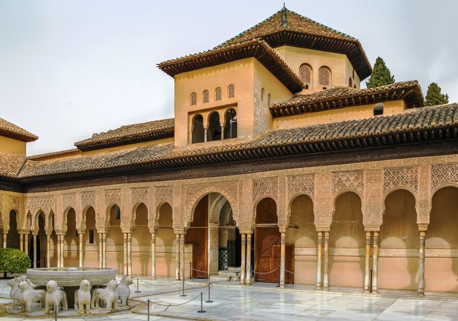 Granada: Alhambra and Nasrid Palaces Private Tour - Who should book this private Alhambra tour?