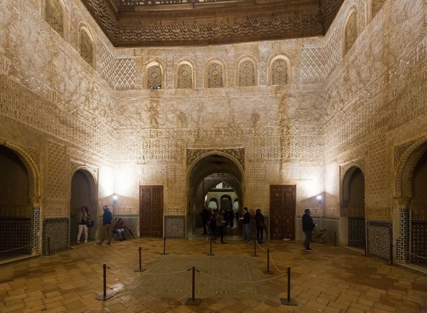 Granada: Alhambra and Nasrid Palaces Private Tour - Meeting your guide at the Alhambra entrance