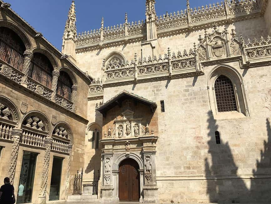 Granada: Alhambra, Cathedral, Royal Chapel and Albayzin tour - Sacromonte and Granada’s cave tradition