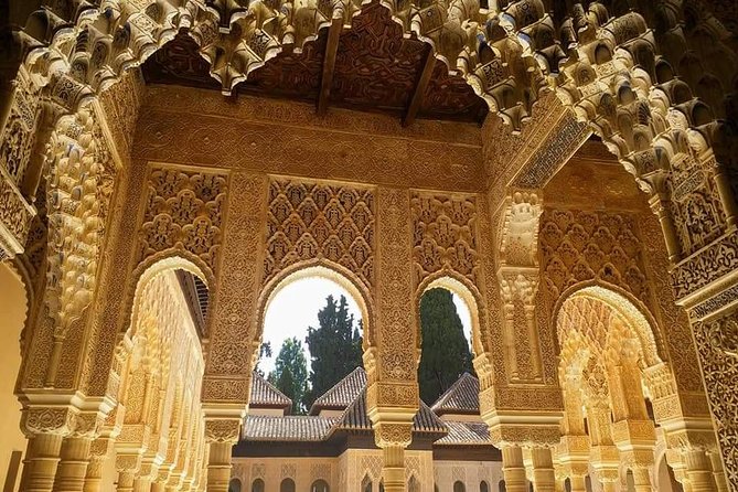 Granada: Alhambra Comlex + Nasrid Palaces + Alcazaba Guided Tour - Meeting at the Alhambra Online center