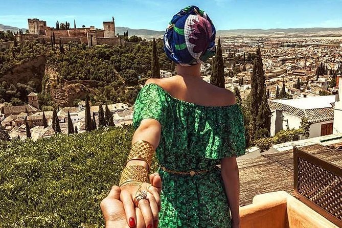 Granada: Alhambra Comlex + Nasrid Palaces + Alcazaba Guided Tour - Charles V Palace shows a sharp change in style