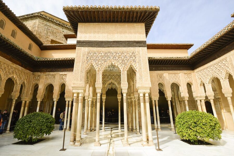 Granada: Alhambra Fast-Track Guided Tour - Palace of Charles V: a sharp change in style