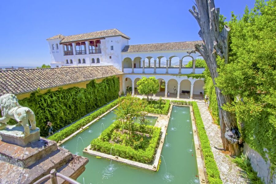 Granada: Alhambra Gardens, Generalife & Alcazaba Guided Tour - The Nasrid Palace confusion, explained