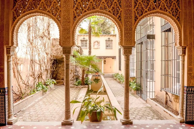 Granada: Alhambra & Gardens Tour w/Nasrid Palaces Option - Guide quality, languages, and group feel