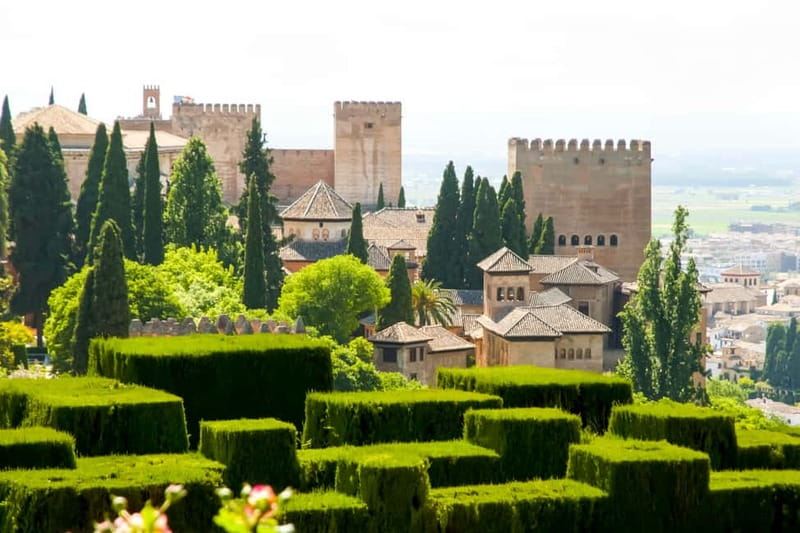 Granada: Alhambra & Gardens Tour w/Nasrid Palaces Option - How long the visit takes and what to bring