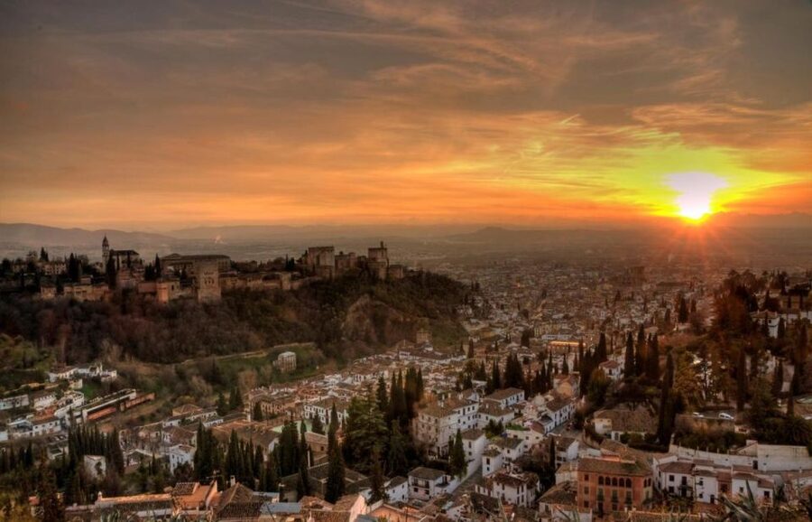 Granada: Alhambra, Generalife & Albaicin Private Tour - Starting at the Generalife gardens