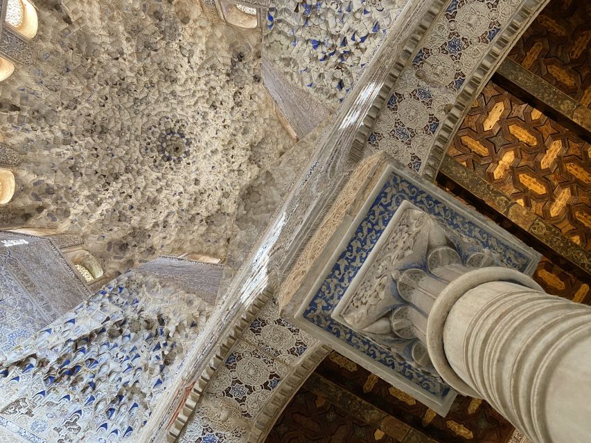Granada: Alhambra & Generalife Fast-Track Guided Tour - Languages, group style, and guide quality