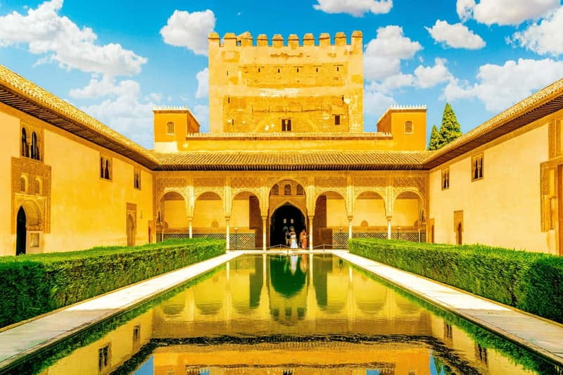 Granada: Alhambra, Generalife & Nasrid Palaces Guided Tour - Palace of Charles V: Renaissance inside a Moorish complex