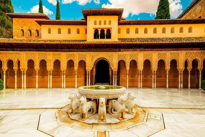 Granada: Alhambra, Generalife & Nasrid Palaces Guided Tour - Puerta del Vino and the route into the old fortress