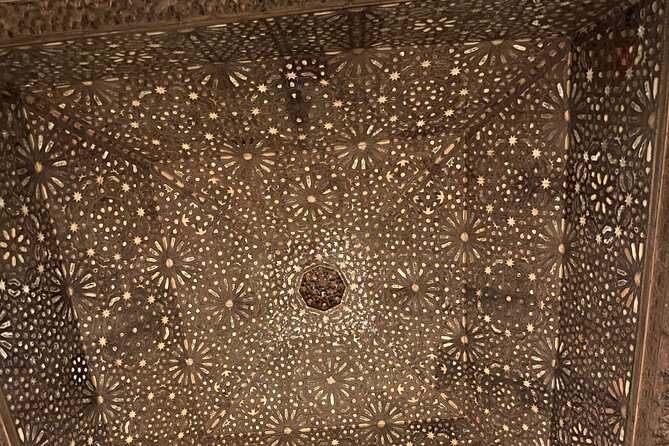 Granada Alhambra Group Tour includes Nazaries Palaces - Price, group size, and the value of the ticket