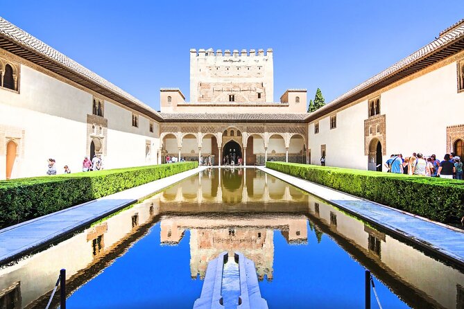 Granada: Alhambra Guided Tour including Nasrid Palaces - Generalife Gardens: a calm beginning