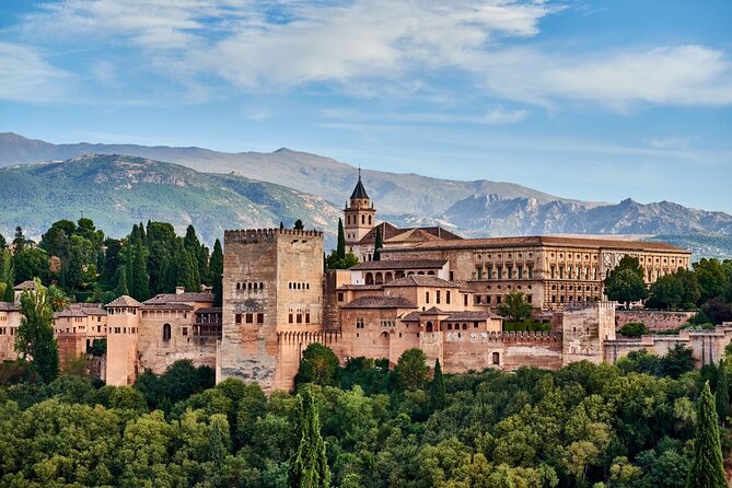 Granada: Alhambra Guided Tour including Nasrid Palaces - Alcazaba Fortress and Torre de la Vela