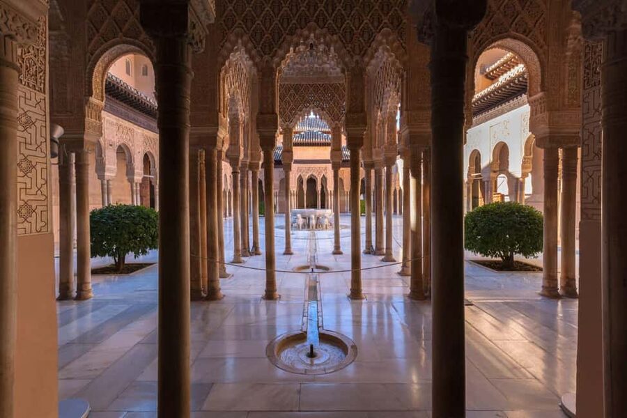 Granada: Alhambra Guided Tour with Nasrid Palaces & Gardens - How the three-hour pace feels