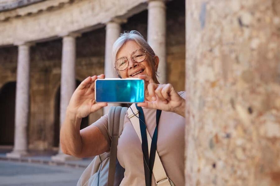 Granada: Alhambra Guided Tour with Nasrid Palaces & Gardens - Price and the value of prearranged entry