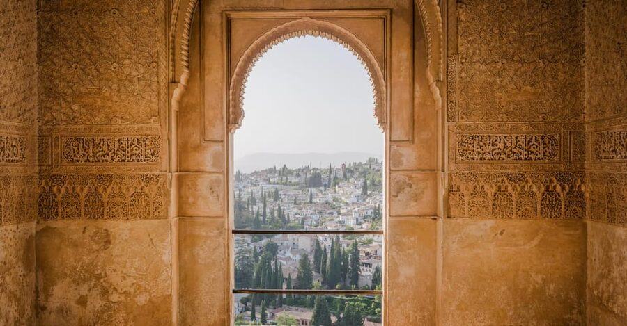 Granada: Alhambra & Nasrid Palaces Small Group Guided Tour - Why a guide helps at the Alhambra