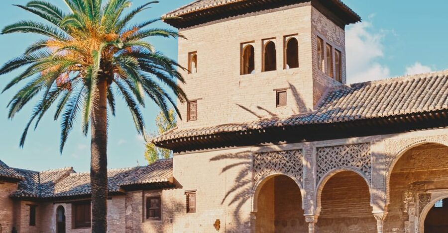 Granada: Alhambra & Nasrid Palaces Small Group Guided Tour - Generalife Gardens and Palace