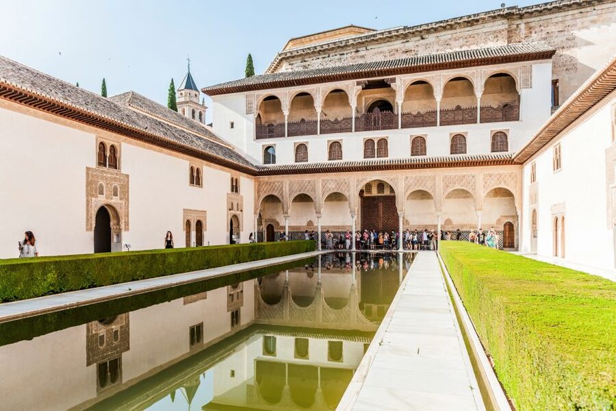 Granada: Alhambra & Nasrid Palaces Tour with Tickets - Who should book this Alhambra tour?
