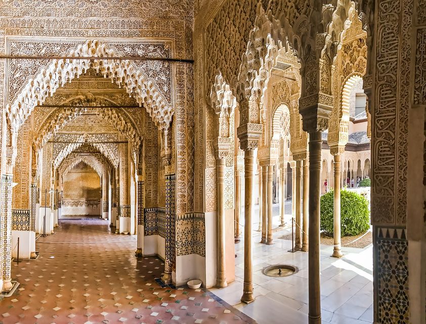 Granada: Alhambra & Nasrid Palaces Tour with Tickets - Why a guide helps inside the Alhambra