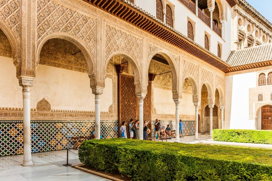 Granada: Alhambra & Nasrid Palaces Tour with Tickets - Inside the Nasrid Palaces