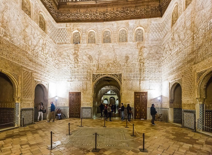 Granada: Alhambra & Nasrid Palaces Tour with Tickets - Meeting point, equipment, and what to carry