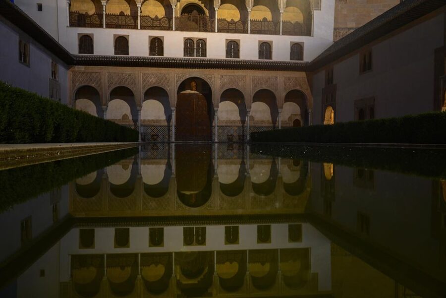 Granada: Alhambra Night Visit Entry Ticket - Following the Generalife Route at Night