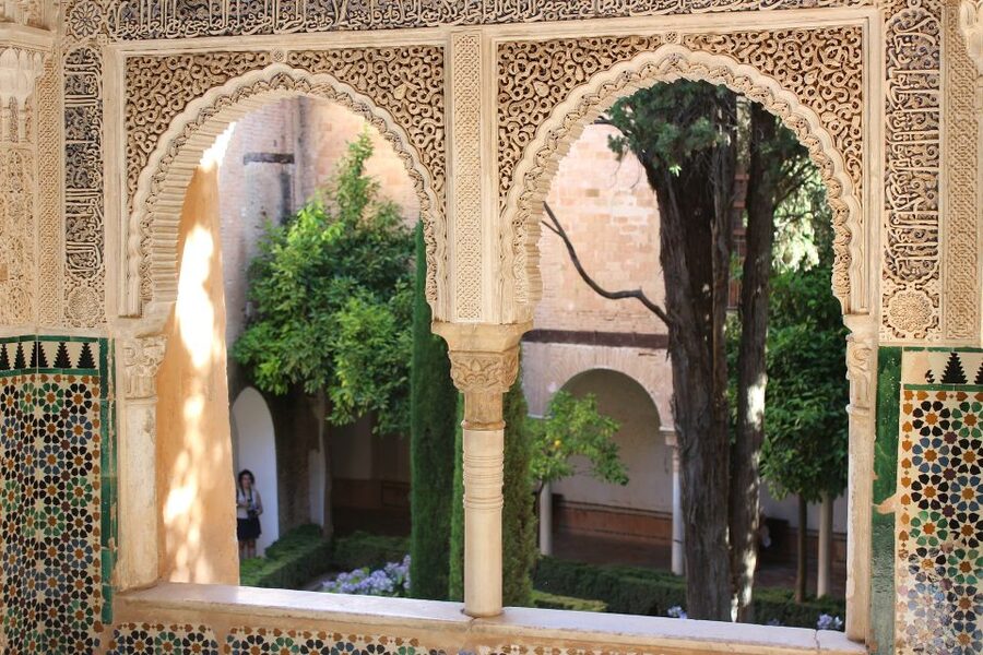 Granada: Alhambra Regular Tour - Walking the Alcazaba walls