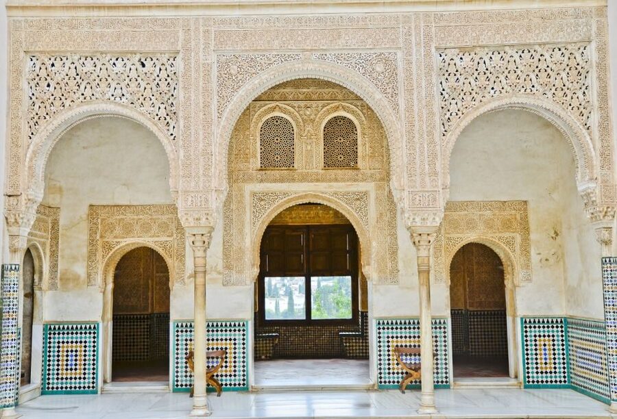 Granada: Alhambra Regular Tour - Starting at the Generalife gardens