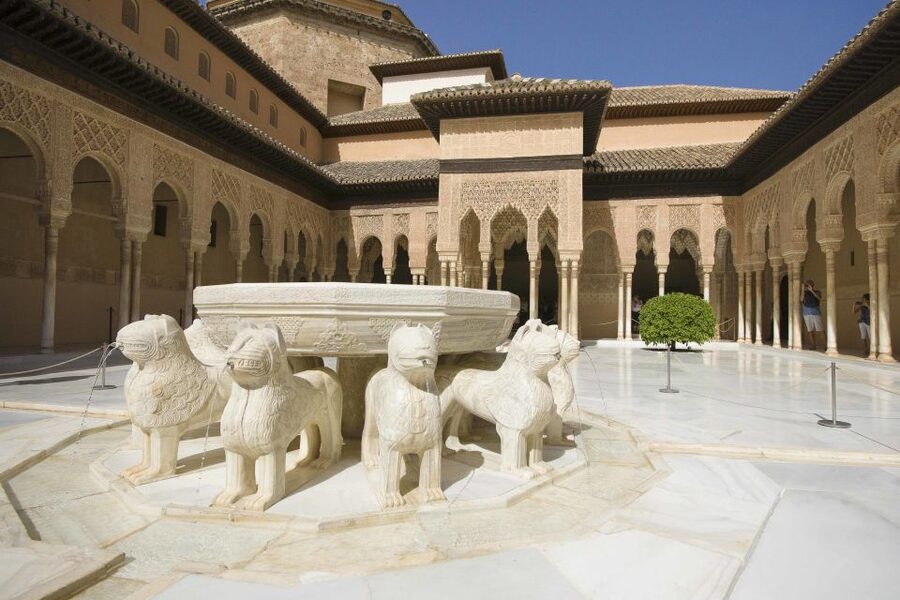 Granada: Alhambra Small Group Tour with Nasrid Palaces - Small groups, guide quality, and personal attention