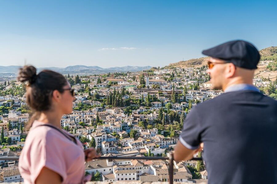 Granada: Alhambra Ticket and Guided Tour with Nasrid Palaces - The Generalife gardens and the old summer retreat