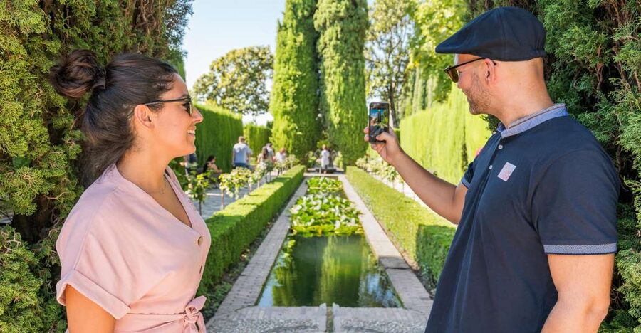 Granada: Alhambra Ticket and Guided Tour with Nasrid Palaces - Islamic and Mudéjar art, explained without an art degree