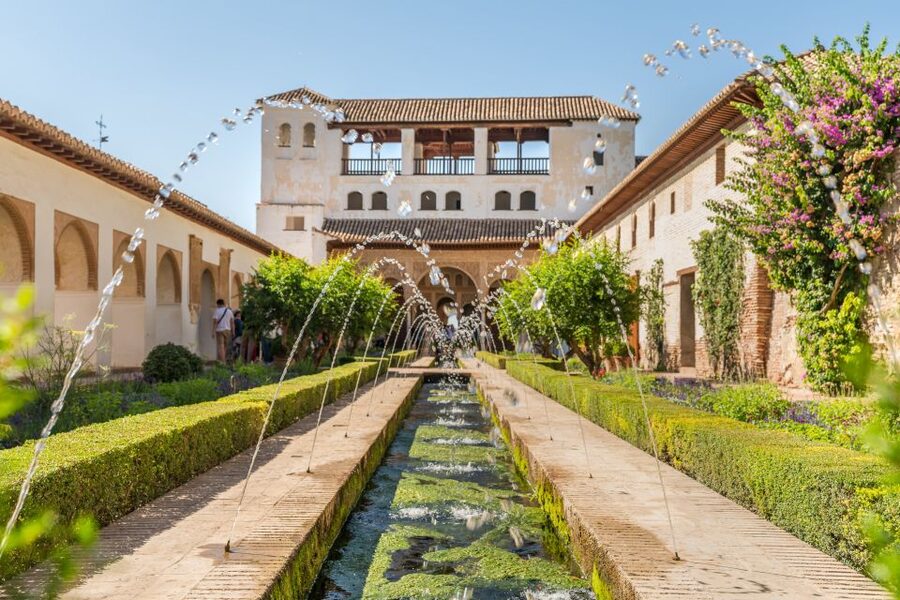 Granada: Alhambra Ticket and Guided Tour with Nasrid Palaces - Finishing the visit at your own pace