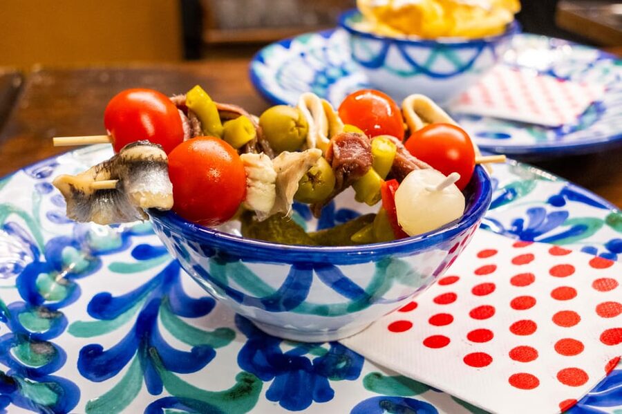 Granada: Authentic and intimate Flamenco Show with Snacks - What comes with the snack menu