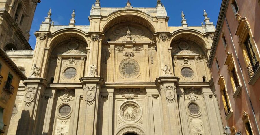 Granada: Cathedra&Royal Chapel & Albaicín skip the line Tour - Start in Granada’s monumental center