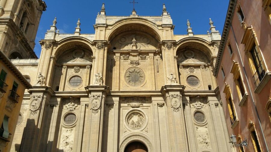 Granada: Cathedra&Royal Chapel & Albaicín skip the line Tour - Alcaicería and the streets around the Cathedral