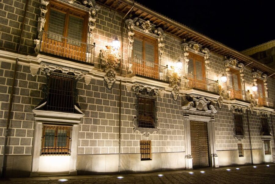 Granada: Cathedral and Royal Chapel Guided Tour with Tickets - Why Granada’s center changed after 1492