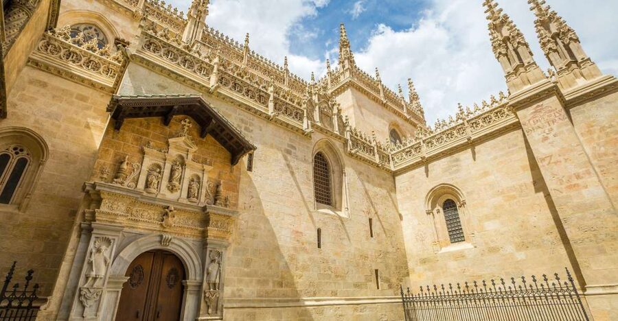 Granada: Cathedral and Royal Chapel Guided Tour with Tickets - Meeting at Plaza Isabel la Católica