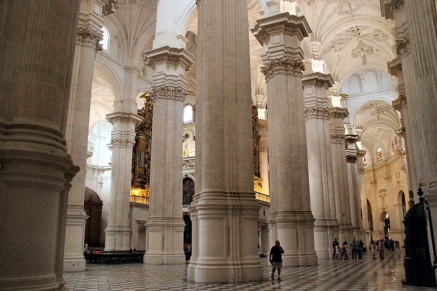 Granada: Cathedral and Royal Chapel Private tour with ticket - Meeting your guide in Plaza Nueva