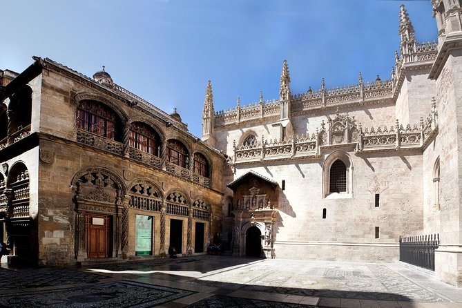Granada City Center and Albaicin Private Tour - La Madraza and Granada’s Nasrid past