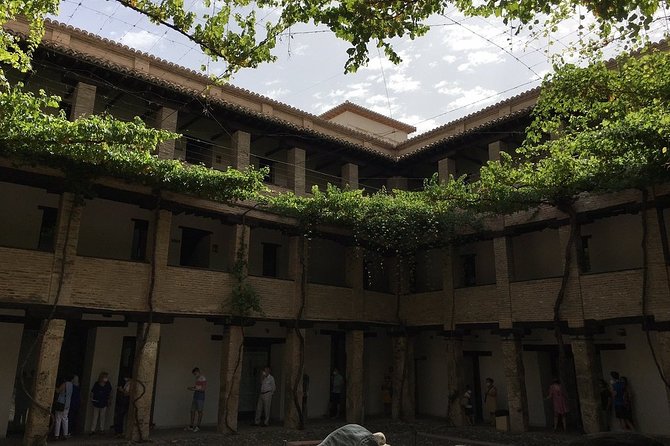 Granada City Center and Albaicin Private Tour - Calderería Nueva and San Gregorio