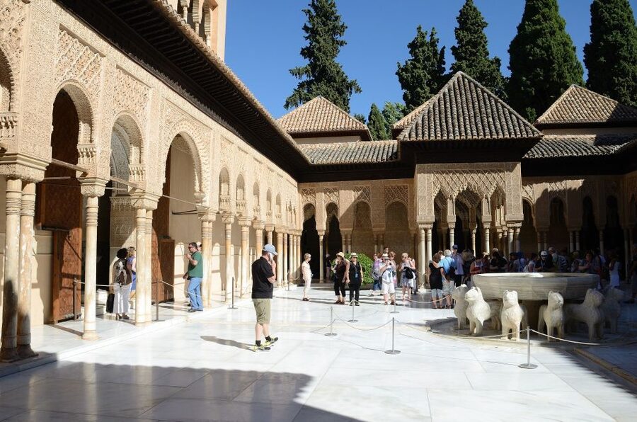 Granada: Combo Alhambra, Albaicín, and Sacromonte Tour - The Nasrid Palaces and Generalife Gardens