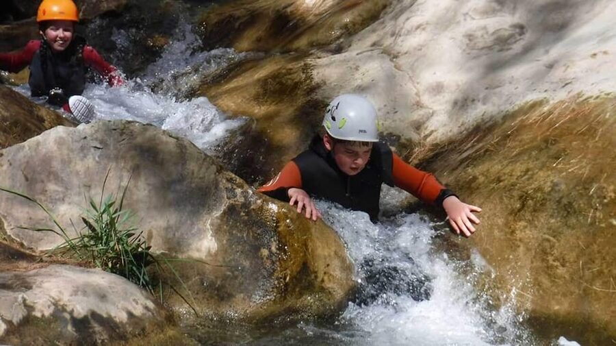 Granada: Family Canyoning in Río Verde - Entering the canyon and finding the right pace